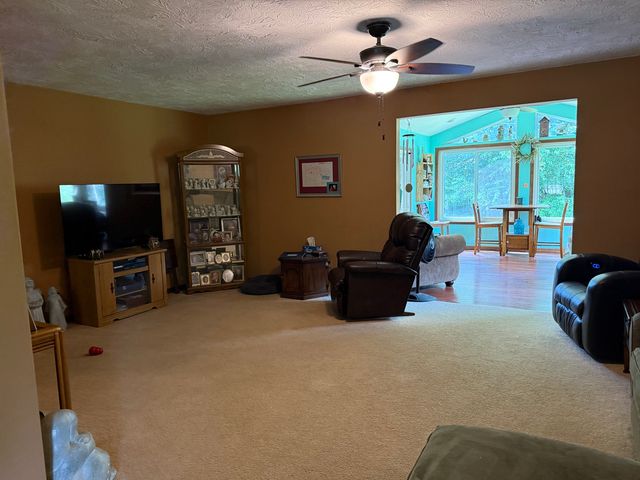 28 Crestview Drive, Geneseo, IL 61254
