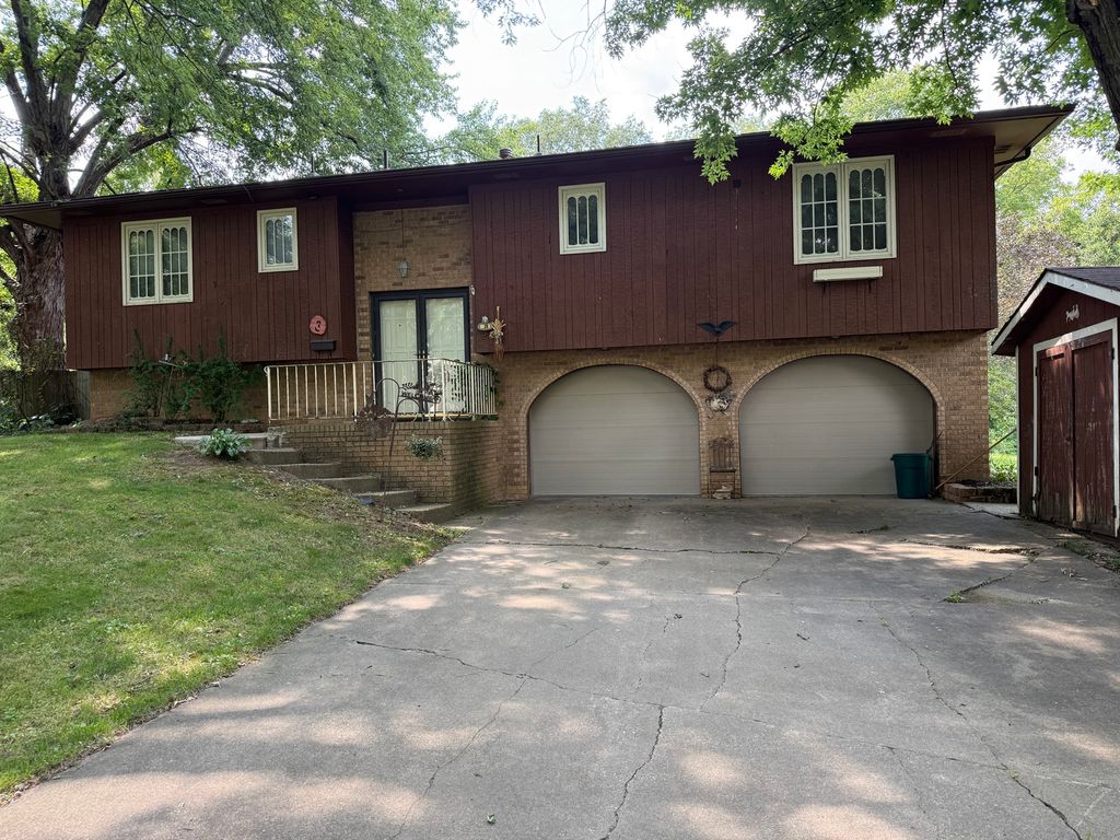 28 Crestview Drive, Geneseo, IL 61254