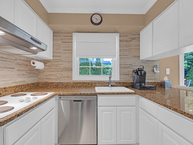 5 Knight Hill Lane, Buffalo Grove, IL 60089