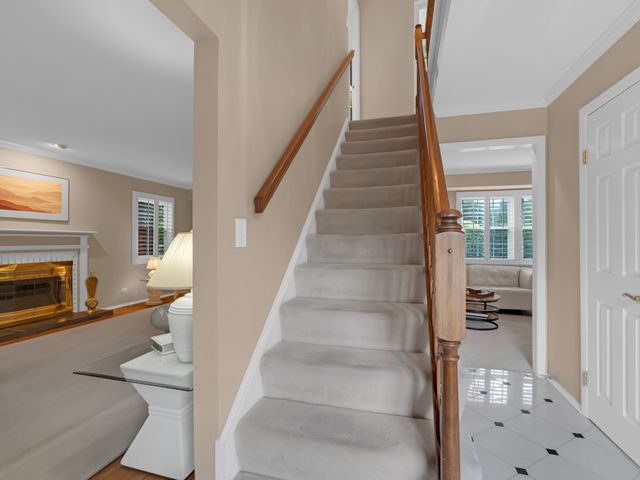 5 Knight Hill Lane, Buffalo Grove, IL 60089