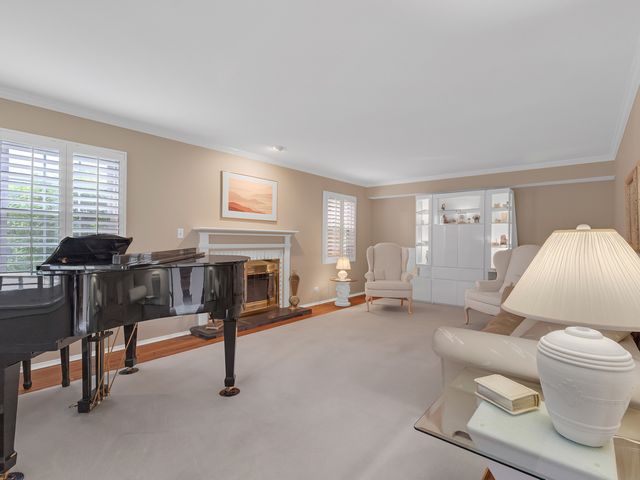 5 Knight Hill Lane, Buffalo Grove, IL 60089