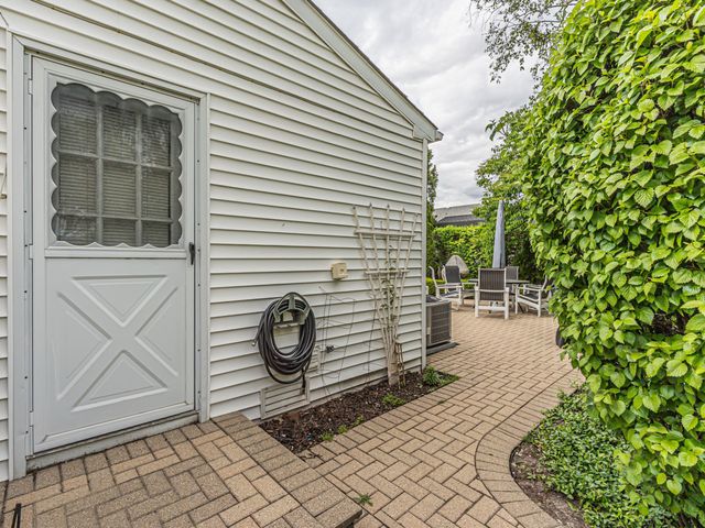 5 Knight Hill Lane, Buffalo Grove, IL 60089