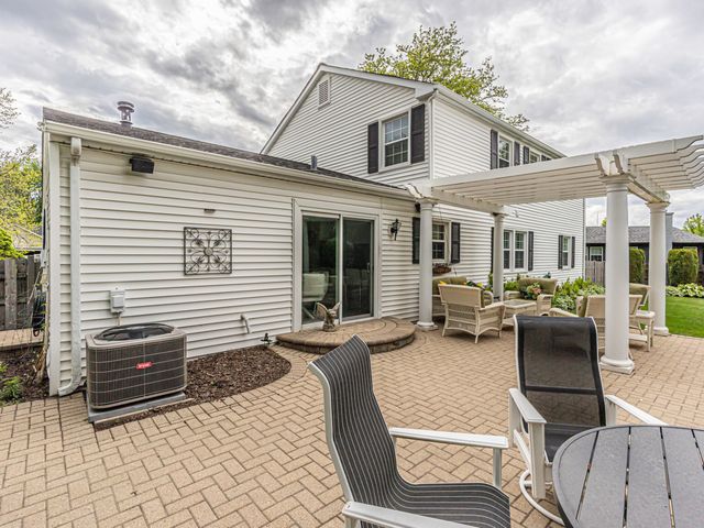 5 Knight Hill Lane, Buffalo Grove, IL 60089