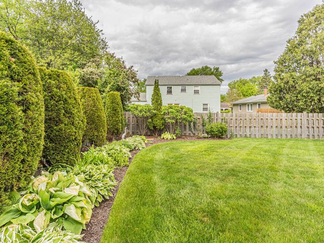 5 Knight Hill Lane, Buffalo Grove, IL 60089