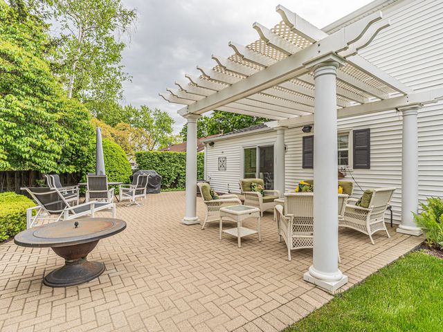 5 Knight Hill Lane, Buffalo Grove, IL 60089