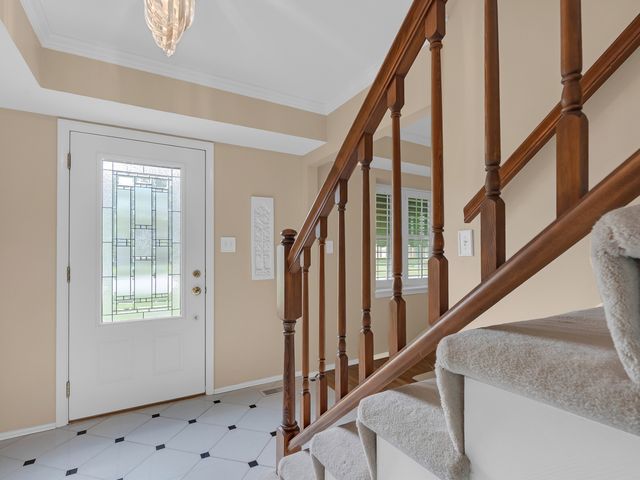 5 Knight Hill Lane, Buffalo Grove, IL 60089