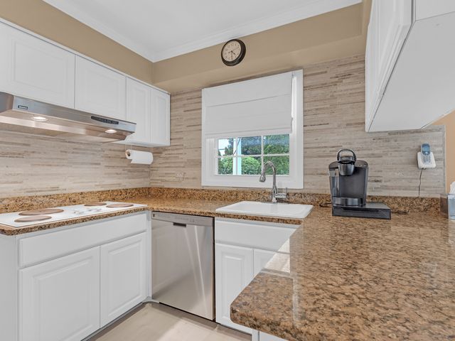 5 Knight Hill Lane, Buffalo Grove, IL 60089