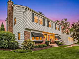5 Knight Hill Lane, Buffalo Grove, IL 60089