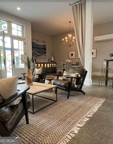 118 Oak Crescent Circle, Clayton, GA 30525