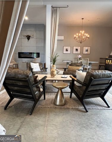 118 Oak Crescent Circle, Clayton, GA 30525