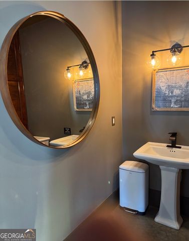 118 Oak Crescent Circle, Clayton, GA 30525