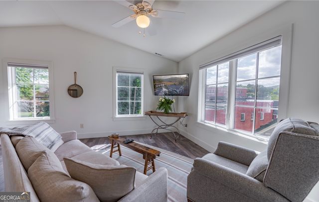 118 Oak Crescent Circle, Clayton, GA 30525