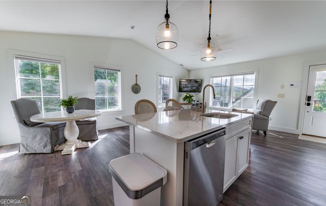 118 Oak Crescent Circle, Clayton, GA 30525