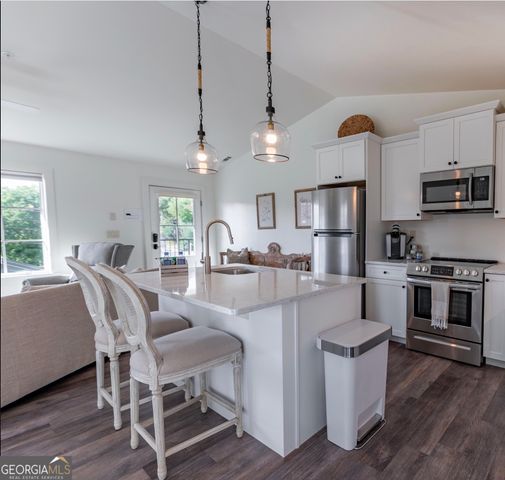 118 Oak Crescent Circle, Clayton, GA 30525