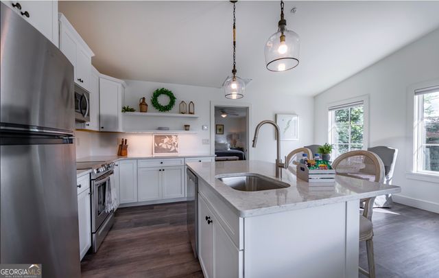 118 Oak Crescent Circle, Clayton, GA 30525