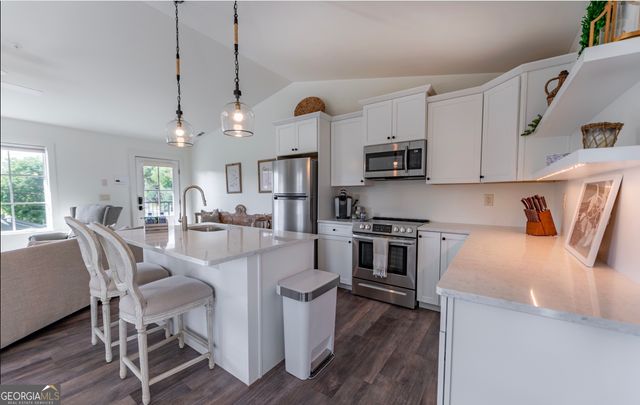 118 Oak Crescent Circle, Clayton, GA 30525