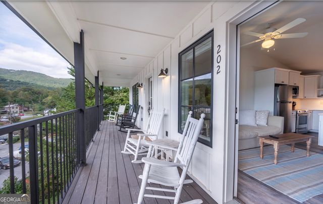 118 Oak Crescent Circle, Clayton, GA 30525