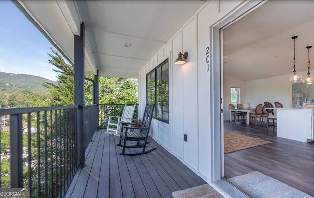 118 Oak Crescent Circle, Clayton, GA 30525