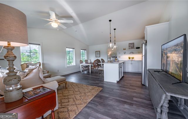 118 Oak Crescent Circle, Clayton, GA 30525