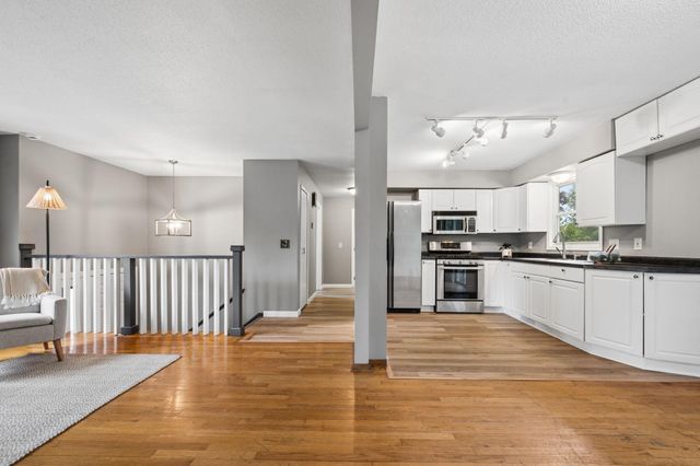 1613 Lyn Curve Avenue N, Minneapolis, MN 55411