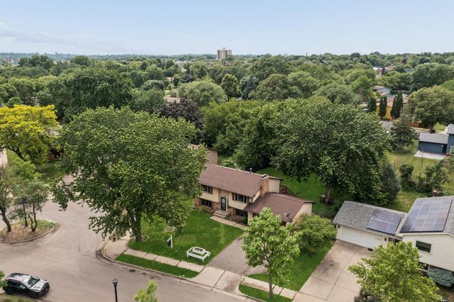 1613 Lyn Curve Avenue N, Minneapolis, MN 55411