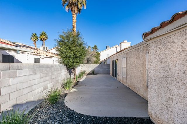 2747 Quaker Ridge Road, Las Vegas, NV 89142