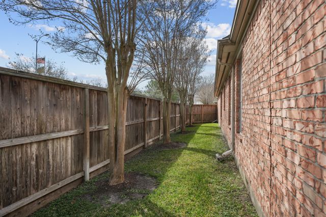 9901 Kemp Forest Drive, Houston, TX 77080