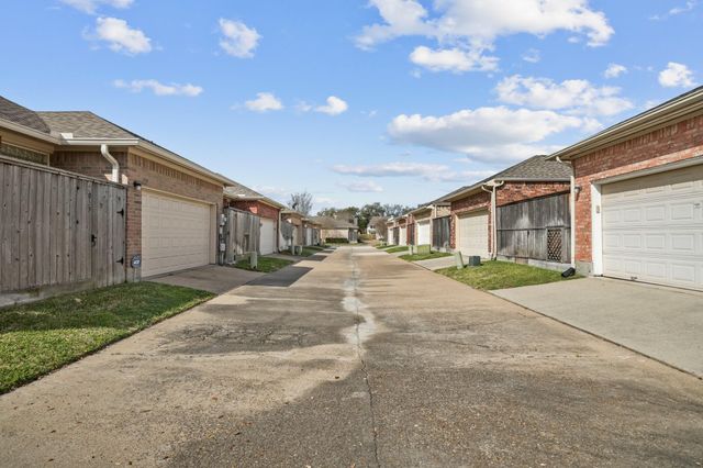 9901 Kemp Forest Drive, Houston, TX 77080