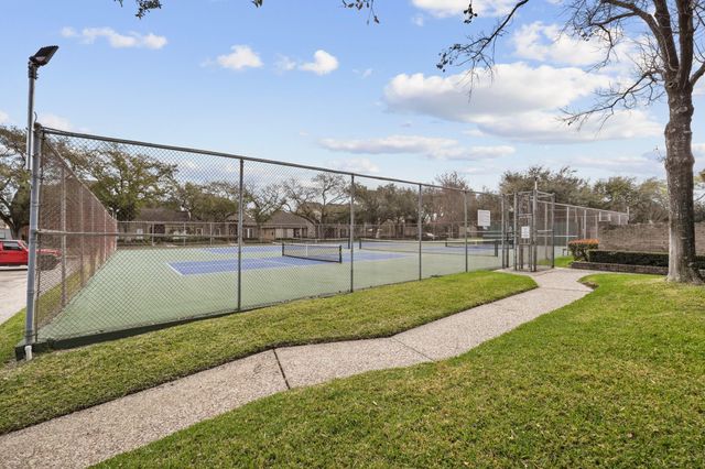 9901 Kemp Forest Drive, Houston, TX 77080