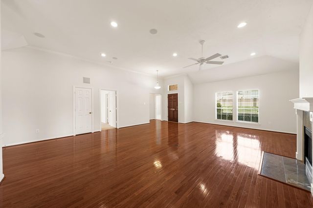 9901 Kemp Forest Drive, Houston, TX 77080