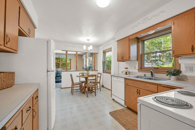 2347 N 100th STREET, Wauwatosa, WI 53226