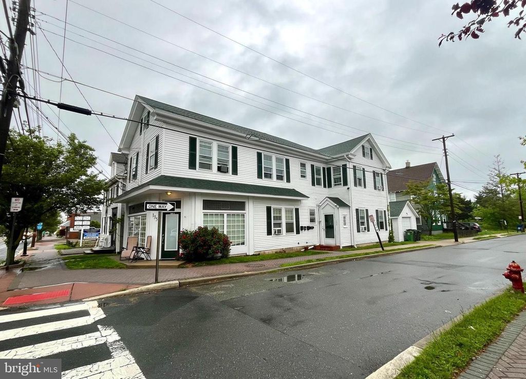135 E MAIN ST, Tuckerton, NJ 08087