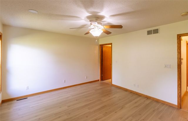 3220 Sunburst Avenue, Marion, IA 52302