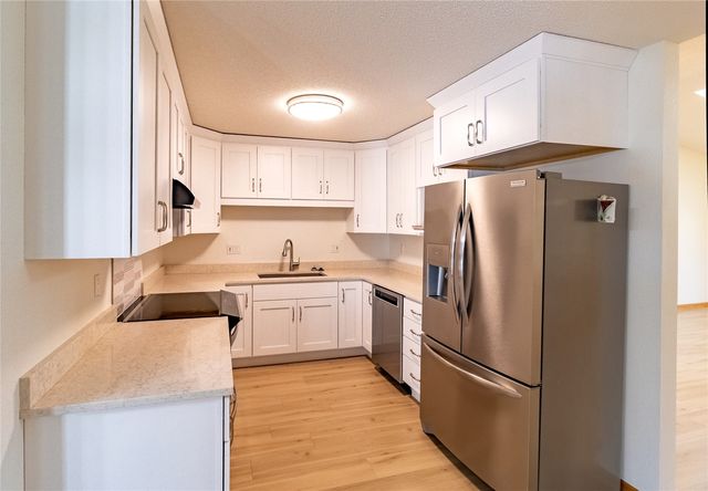 3220 Sunburst Avenue, Marion, IA 52302