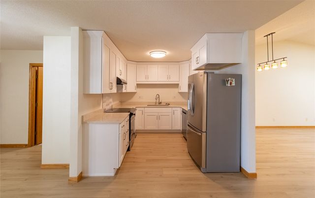 3220 Sunburst Avenue, Marion, IA 52302