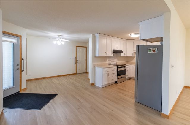 3220 Sunburst Avenue, Marion, IA 52302