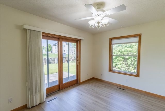 3220 Sunburst Avenue, Marion, IA 52302