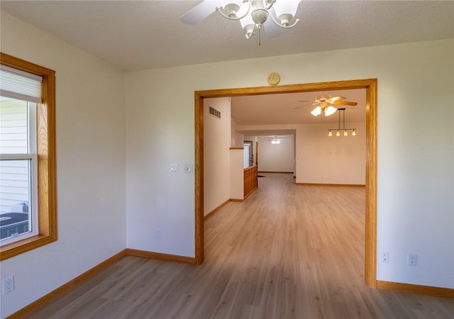 3220 Sunburst Avenue, Marion, IA 52302