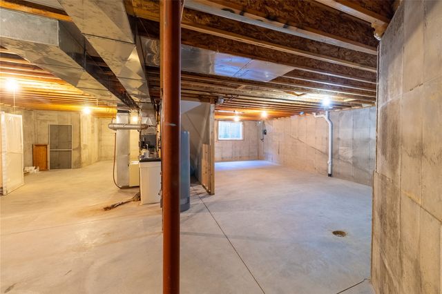 3220 Sunburst Avenue, Marion, IA 52302