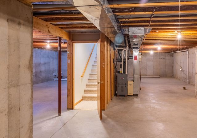 3220 Sunburst Avenue, Marion, IA 52302