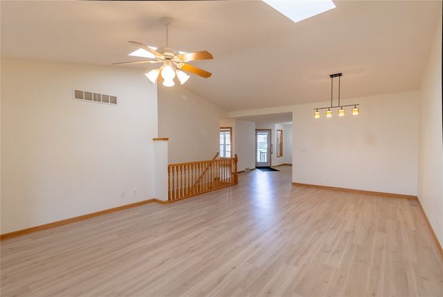 3220 Sunburst Avenue, Marion, IA 52302