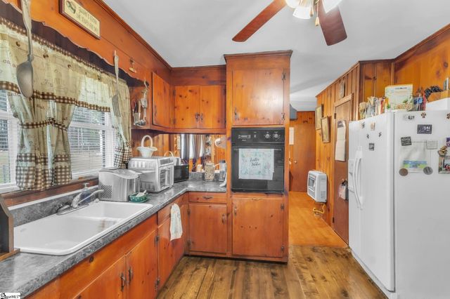 158 Lee Carey Road, Laurens, SC 29360