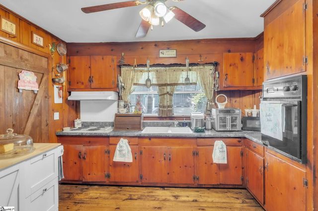 158 Lee Carey Road, Laurens, SC 29360