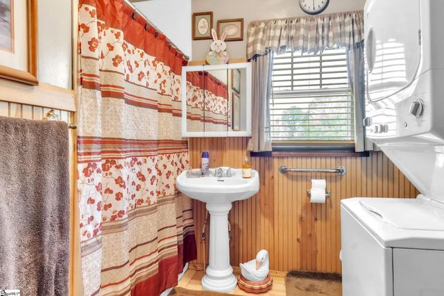 158 Lee Carey Road, Laurens, SC 29360