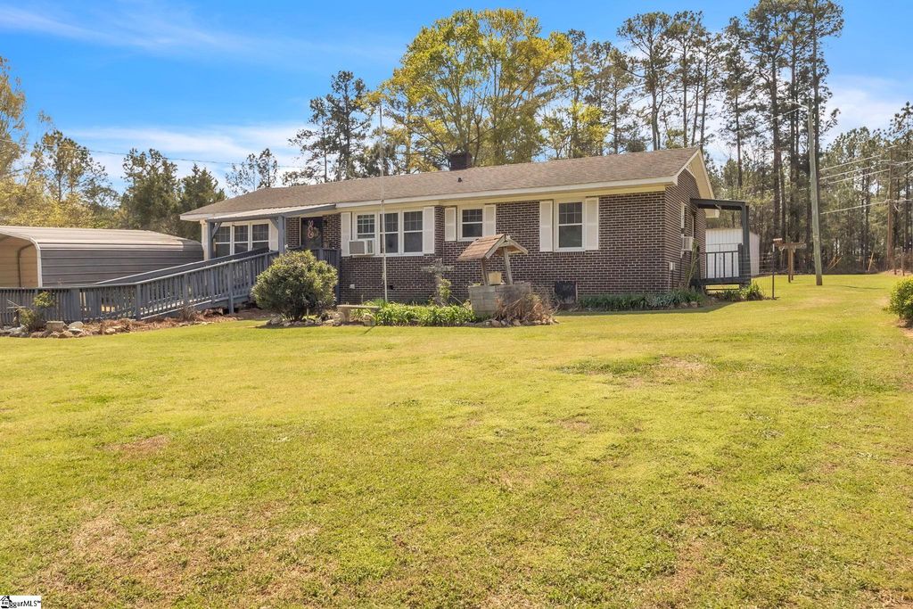 158 Lee Carey Road, Laurens, SC 29360