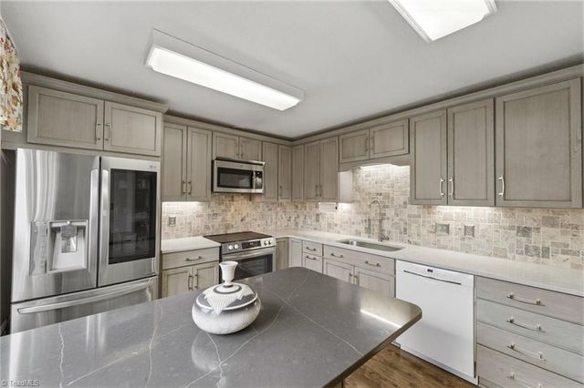 879 Brookleigh Court, Winston-salem, NC 27104