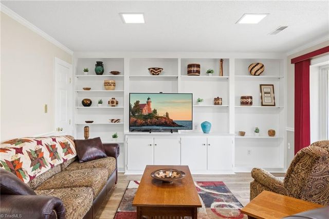 879 Brookleigh Court, Winston-salem, NC 27104