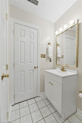 879 Brookleigh Court, Winston-salem, NC 27104