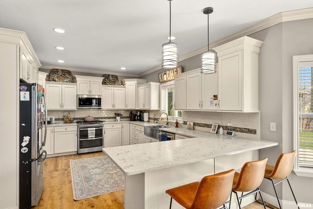 346 Shaggybark Trail, Morton, IL 61550