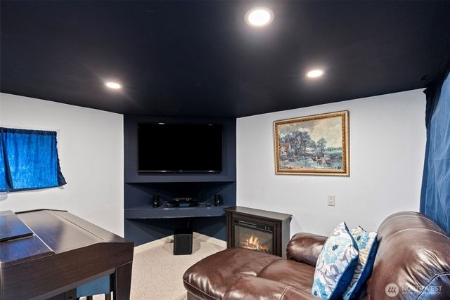 8016 E Daniels Loop, Port Orchard, WA 98366